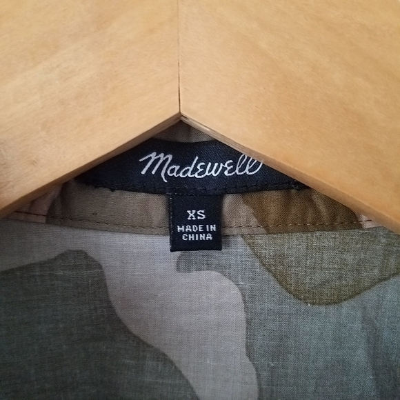 MADEWELL Short Sleeve Boxy Oversized Tie Front Shirt in Cottontail Camo XS - Picture 12 of 12